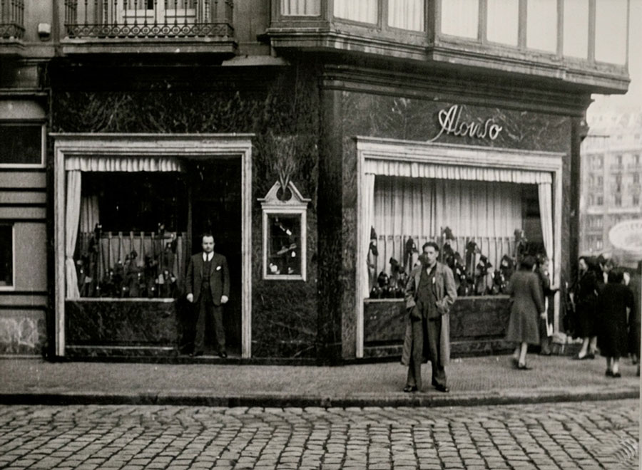 Calzados Alonso. Fotografía antigua del escaparate